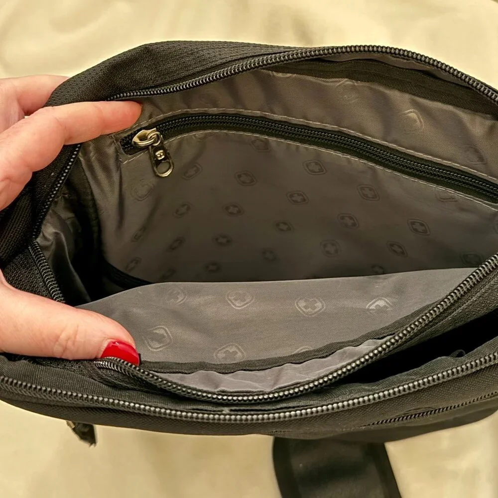 FINAL PRICE! NWOT SWISSGEAR 1805 Mini Messenger Bag - Picture 5 of 6